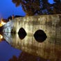 Vieux pont de pierre du XVe siècle enjambant la Marmande, 2,7 km avant d'arriver à Saint-Amand-Montrond.